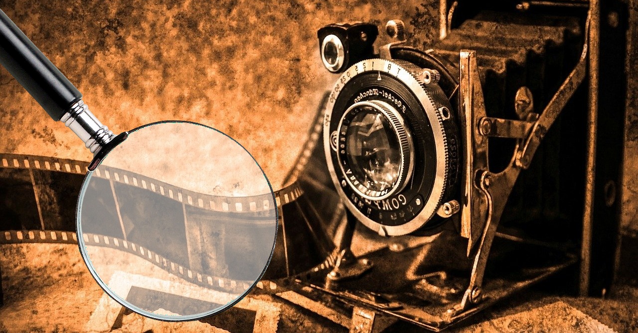 fotoaparat-retro-film-lupa-219958-freepixabay
